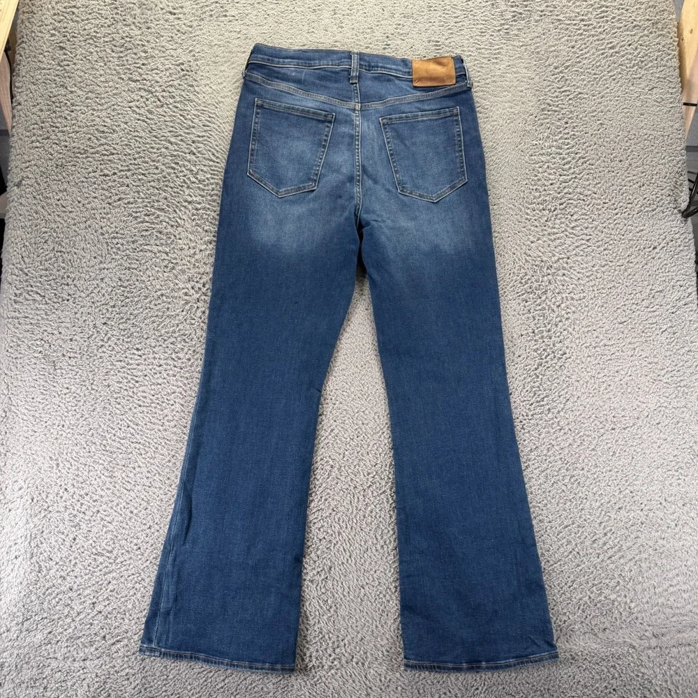 Banana Republic Jeans Womens 32x31 Blue Cotton Denim Flared Leg Faded Stretch